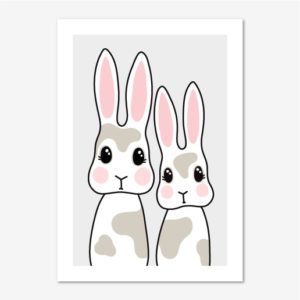 Barntavla föreställande två söta, fläckiga kaniner på en ljusgrå bakgrund
