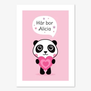 Namntavla med panda som håller ett rosa hjärta