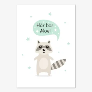 Glad tvättbjörn med stjärnor och pratbubbla med anpassningsbart namn. Fin poster tavla för barn